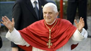 El papa emérito Benedicto XVI fue acusado de inacción en cuatro casos de pedofilia
